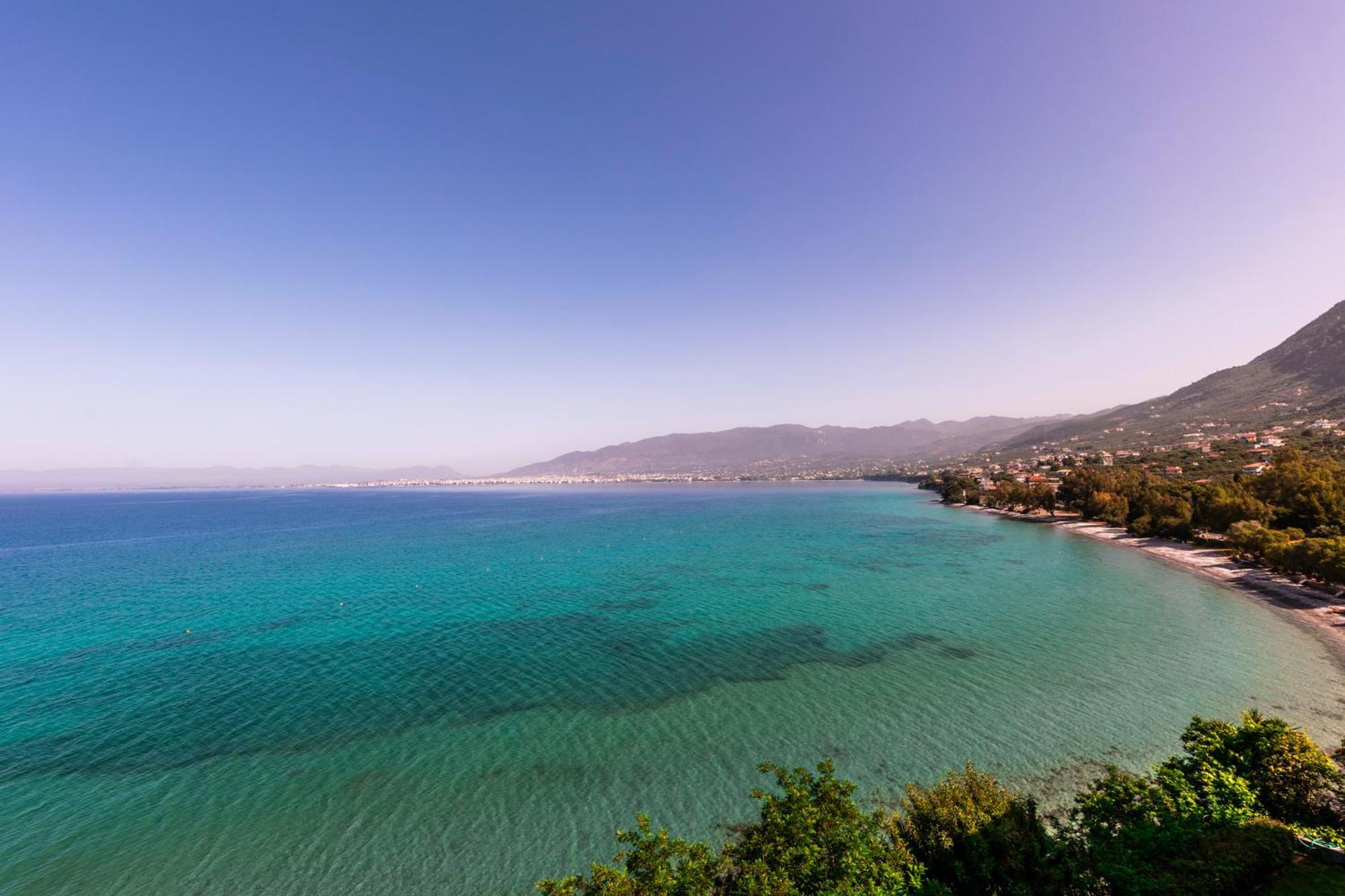 Messinian Bay מלון