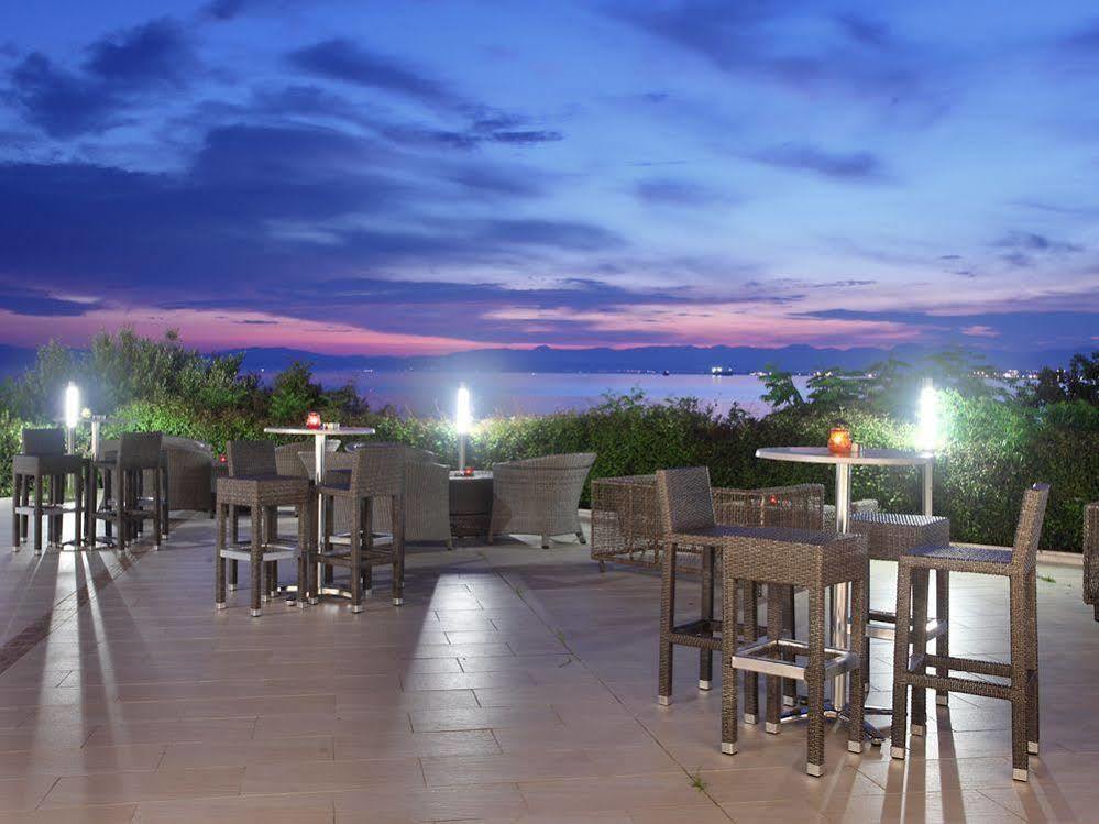 מלון Messinian Bay 4*