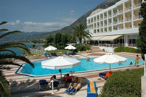 מלון Messinian Bay 4*