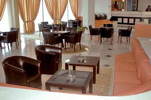 Messinian Bay מלון 4*