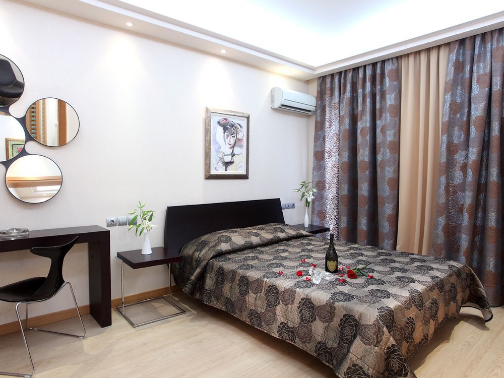 Messinian Bay מלון 4*